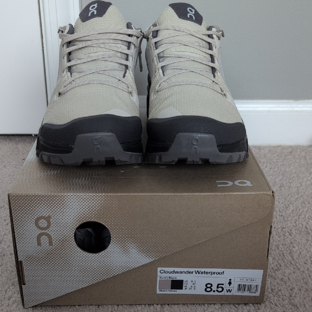 Brand New On Running Cloudwander Waterproof Women's — Sand and Black Size 8.5